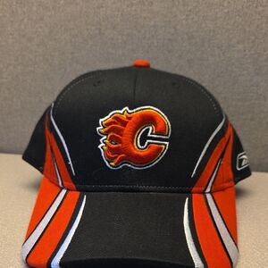 CALGARY FLAMES Reebok Black and Red Hat
